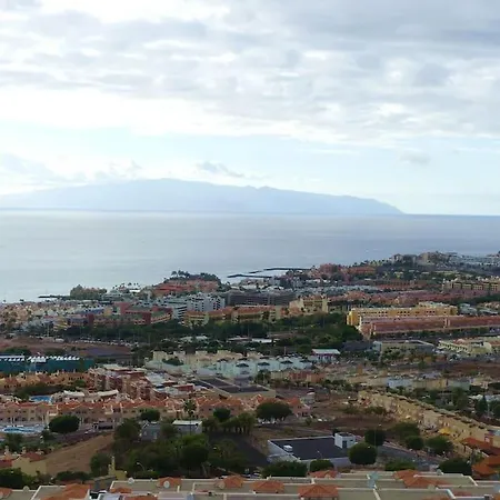 Con Piscina Climatizada Y Vistas דירה *