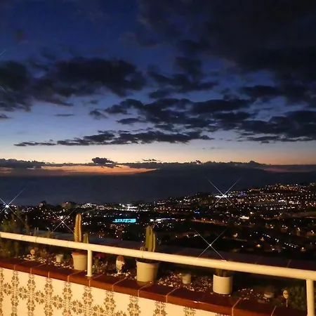 Con Piscina Climatizada Y Vistas אדחה
