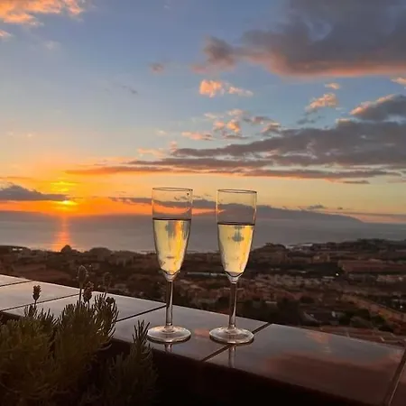 Con Piscina Climatizada Y Vistas Апартаменты *